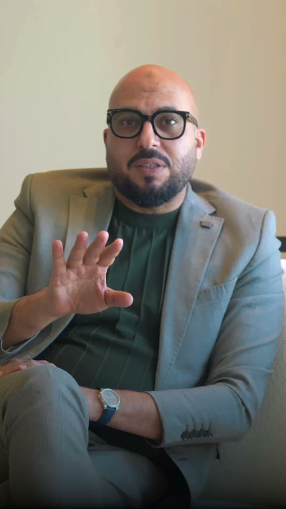 Mahmoud discussing smart investment strategies