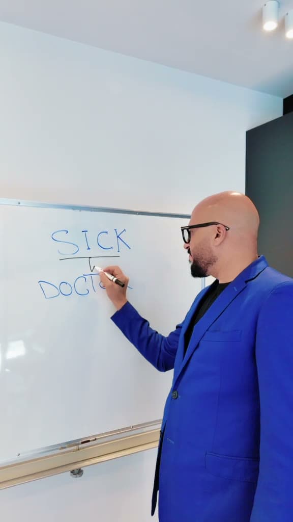 Mahmoud using a doctor analogy on a whiteboard to explain expert advice